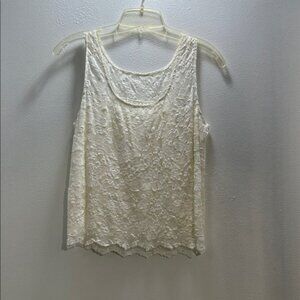 Lace Sleeveless Top in Cream good for layering. PTP 21 stretch to 22 length 22